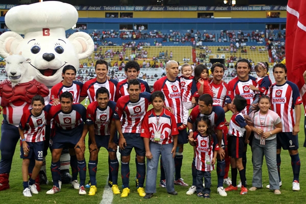 Chivas es retratado antes del inicio del partido