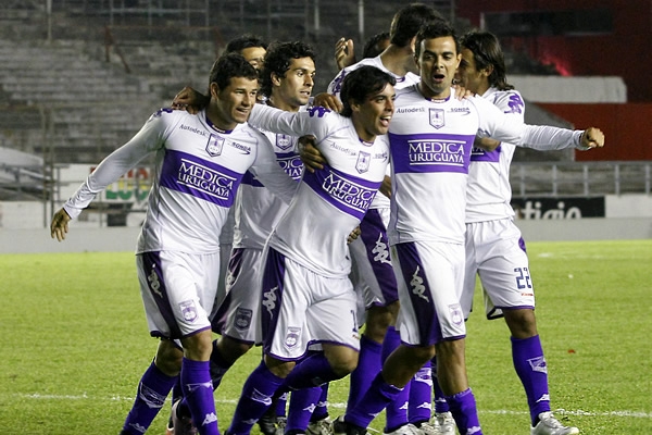 Defensor Sporting encabeza el Torneo de Apertura charrúa