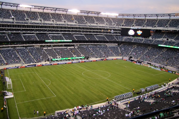 El campo del estadio luce maravilloso.