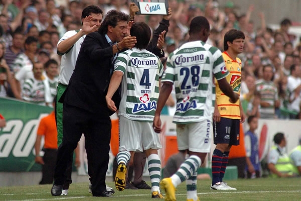 El Gutty Estrada también marco en este partido