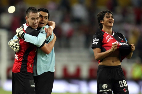 Felicidad rojinegra al finalizar el partido