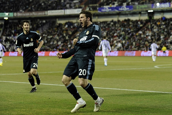Higuaín anotó en tres ocasiones.