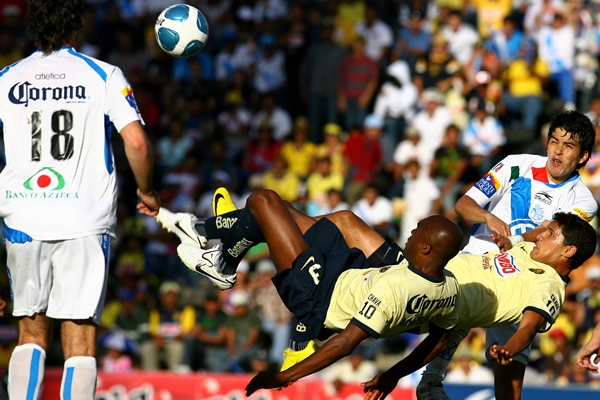 Intentaron una chilena gemela los del América.