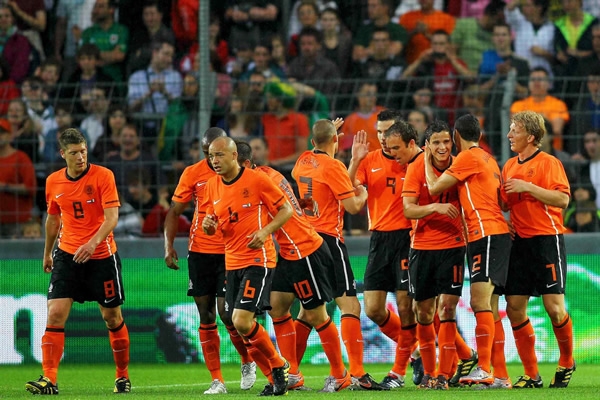 Las felicitaciones para el autor del gol