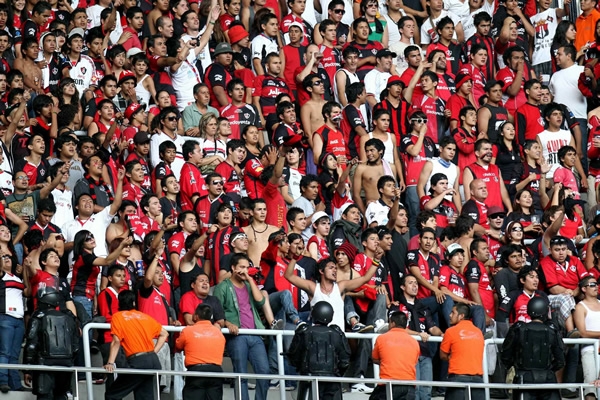 Los atlistas no dejaron de cantar