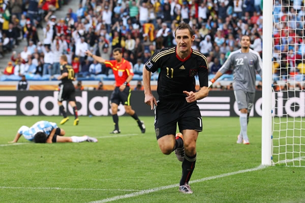 Miroslav Klose marcó el 0-2al minuto 67 a pase de Podolski