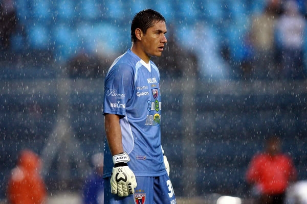 Moy Muñóz se llevó 2 goles del Azul