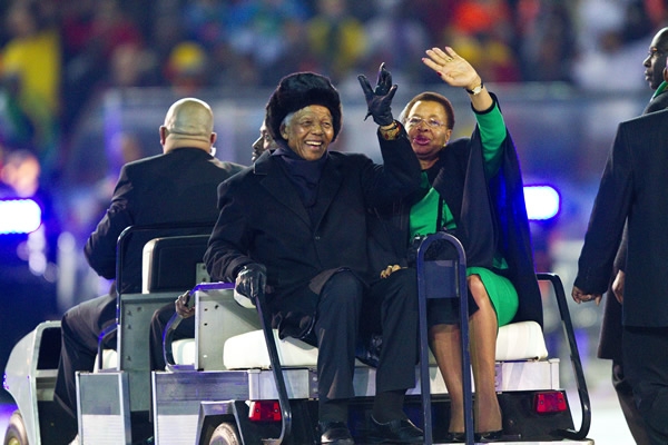 Nelson Mandela fue ovacionado en el estadio.