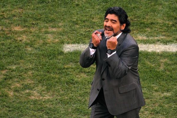 Ni con todas sus cábalas Diego pudo vencer a Alemania