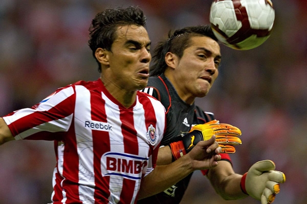 Omar Bravo no pudo aumentar el marcador