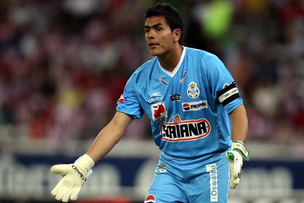 Oswaldo Sánchez se llevó 6 goles