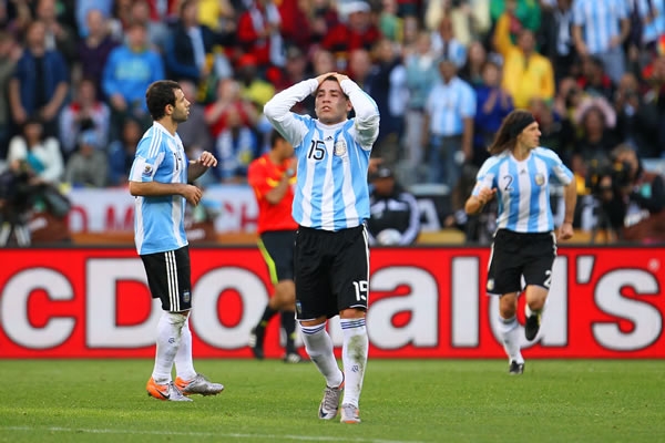 Otamendi lamenta un gol alemán