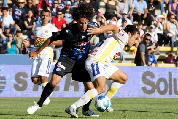 Partido peleado entre Gallos y Monarcas