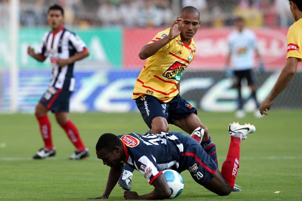 Partido peleado entre Monarcas y Monterrey