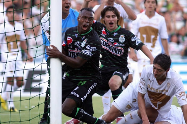 Un grave error de Pumas se convirtió en el tanto santista