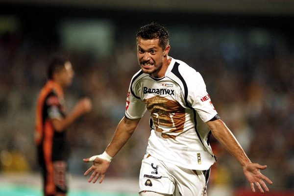 Acción Pumas 1-0 Pachuca.