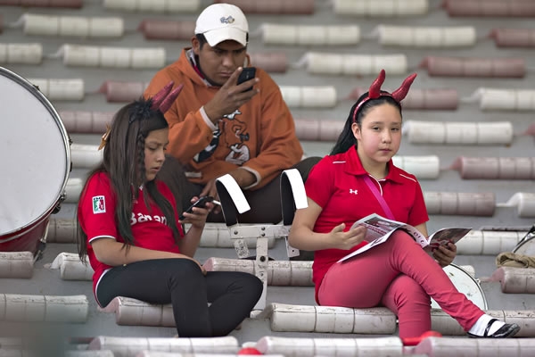Aficionados de Toluca llegaron al estadio desde temprano.