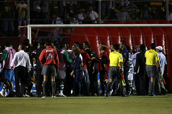 Al final del juego se hicieron de empujones.