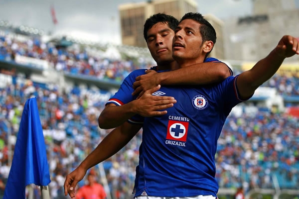Alejandr Vela marcó el primero del partido