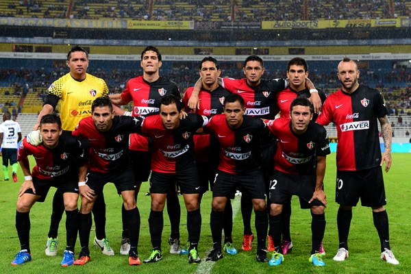 Atlas batalló en cubrir a Erpen y Cufré.