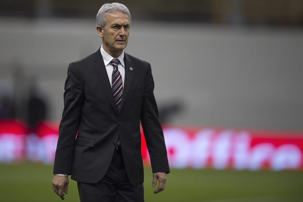 Benito Floro intentó llevarse puntos del Azteca.