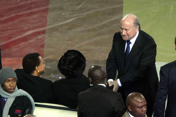 Blatter saludó a Mandela