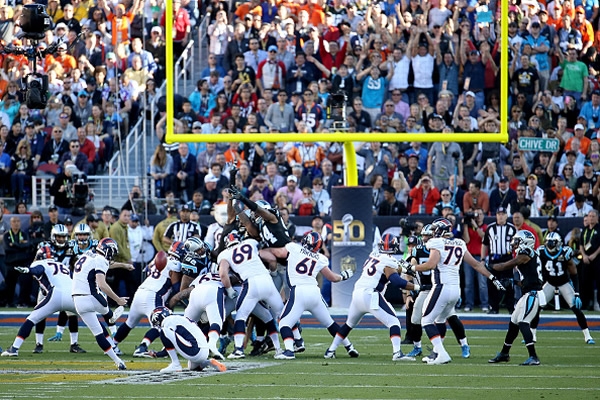 Brandon McManus conectó el gol de campo para el 3-0 de Denver.