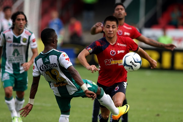 Brubano auxilia a la defensiva.