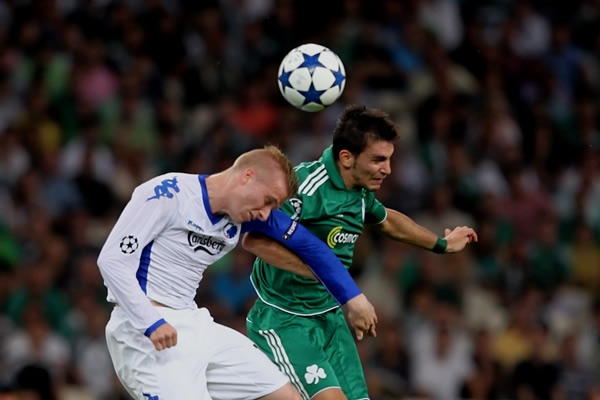 Buscando el balón por aire