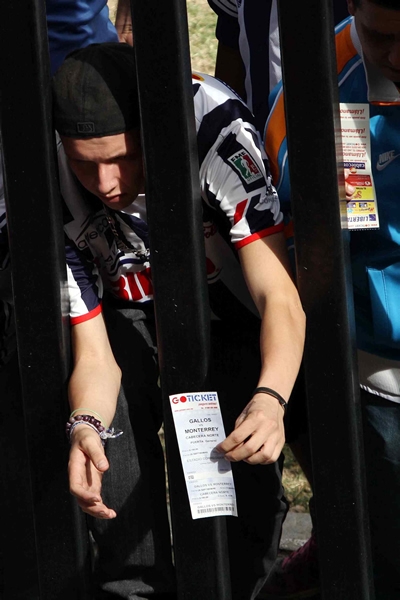 Buscando el preciado boleto