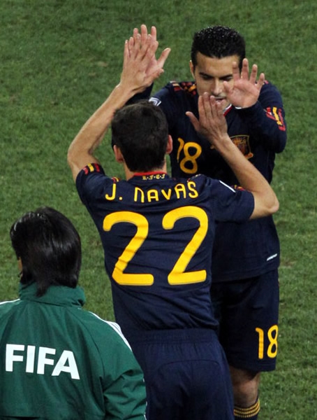 Cambio de Pedro por Navas.