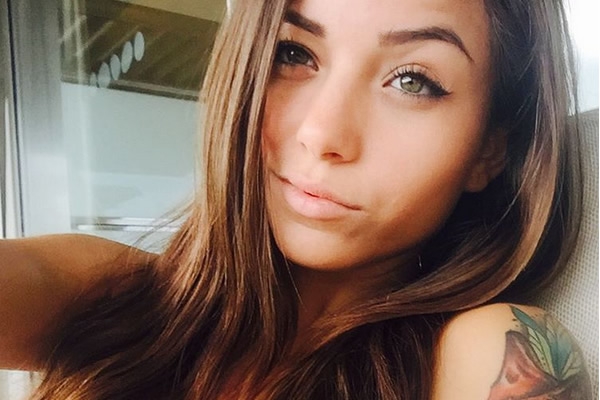 Con su cara angelical, Melanie Pavola enamora. 