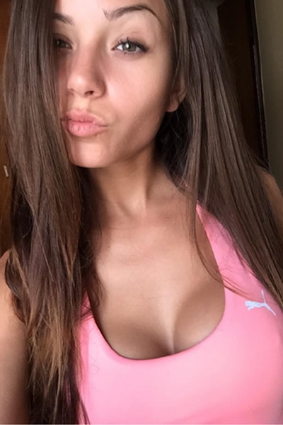 Con su cara angelical, Melanie Pavola enamora. 