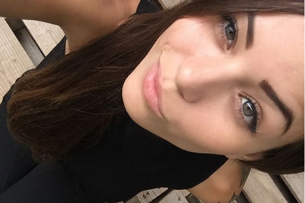 Con su cara angelical, Melanie Pavola enamora. 