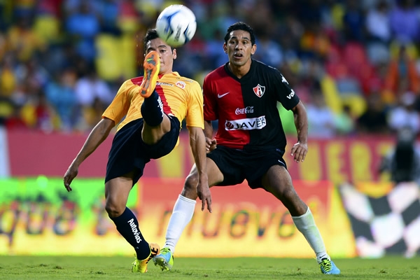 Cárdenas es ahora un cacique de la banda izquierda, Morelia ataca.