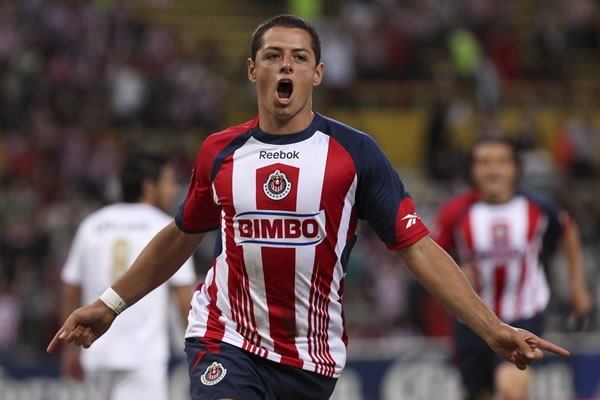 Chicharito logró 2 records esta noche