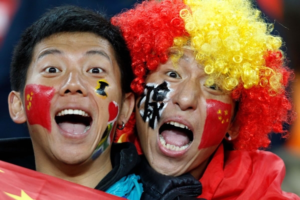 Chinos, apoyando a España.