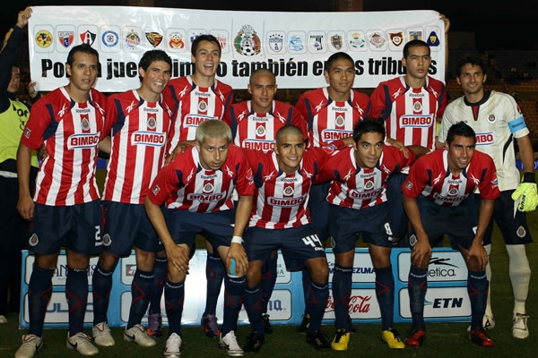 Chivas posa para las cámaras antes del inicio del aprtido