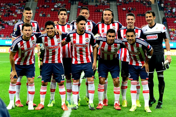 Chivas vuelve a salir con Perales, Sánchez y Coronado de inicio.