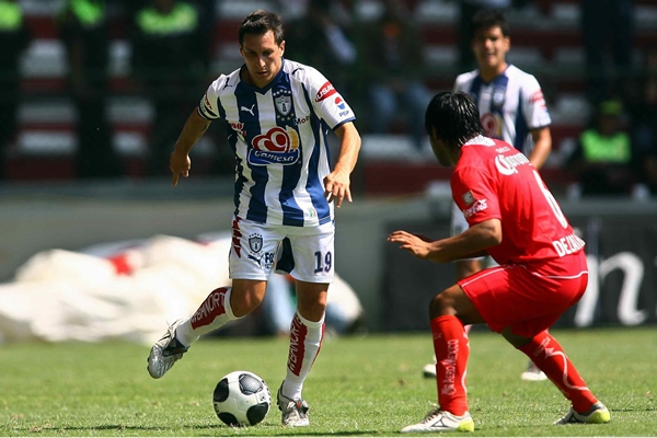 Christian Giménez nunca pasó la línea defensiva del Diablo.