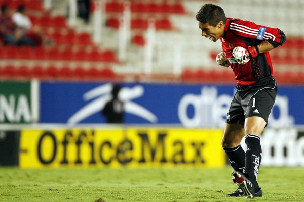 Cirilo festeja el gol de Tigres