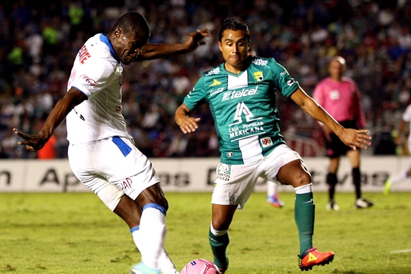 Cosme inauguró el marcador tras la falla de Magallón.