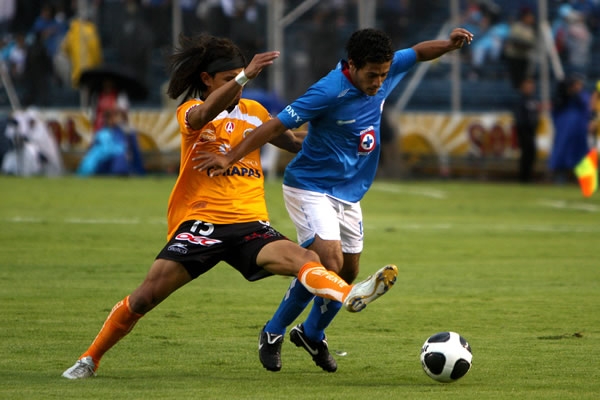 Cruz Azul no pudo penetrar la defensa chiapaneca.