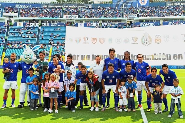 Cruz Azul posa para las cámaras antes del partido