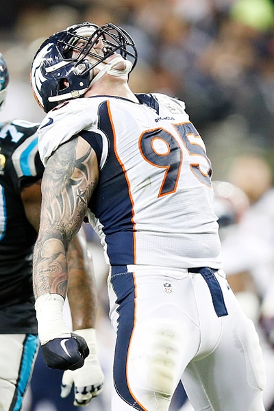 Cuando Carolina amenazaba, Denver provocó una intercepción a Newton.