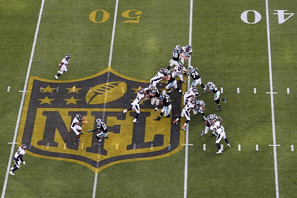 El primer cuarto terminó con marcador: Panthers 0-10 Broncos.
