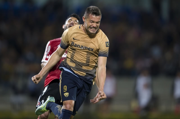 Dante López aprovechó para marcar al minuto 44.