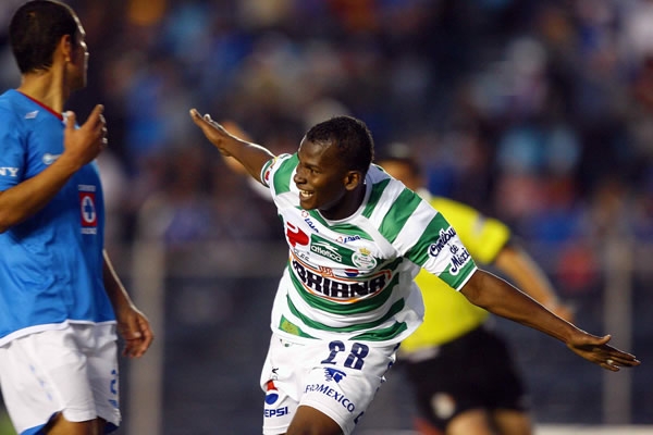 Darwin Quintero vacunó a Corona