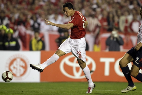 Disparo de Leandro que termino en gol