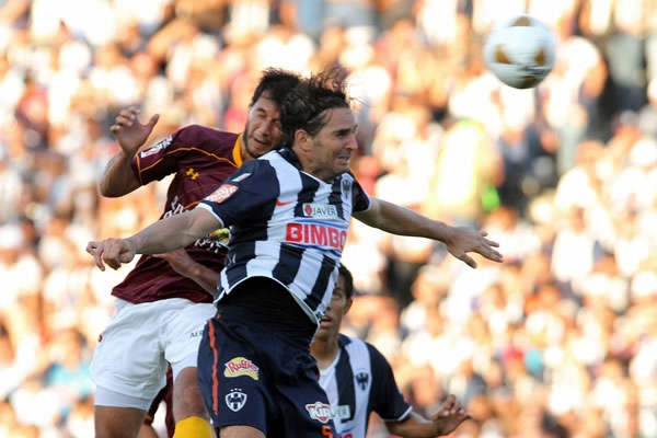 Duilo Davino gana por aire